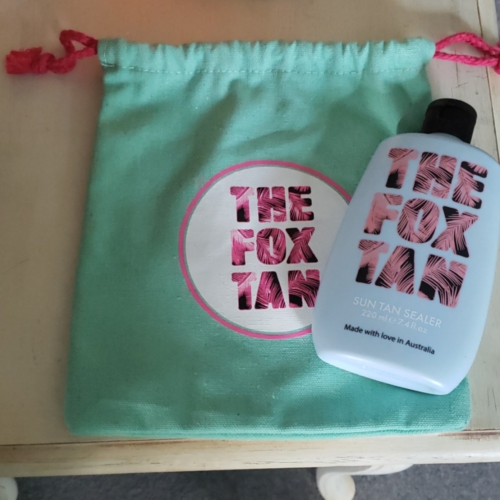The Fox Tan Suntan Sealer and Bag